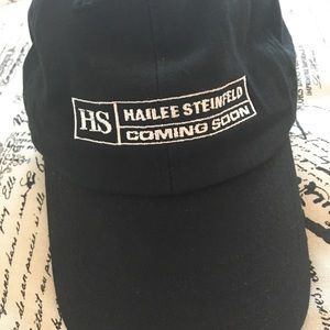 Hailee Steinfeld Cap tour cap hat